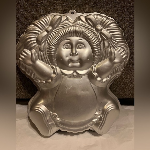 Vintage 1984 Cabbage Patch‎ Doll Cake Pan by Wilton - Picture 1 of 3